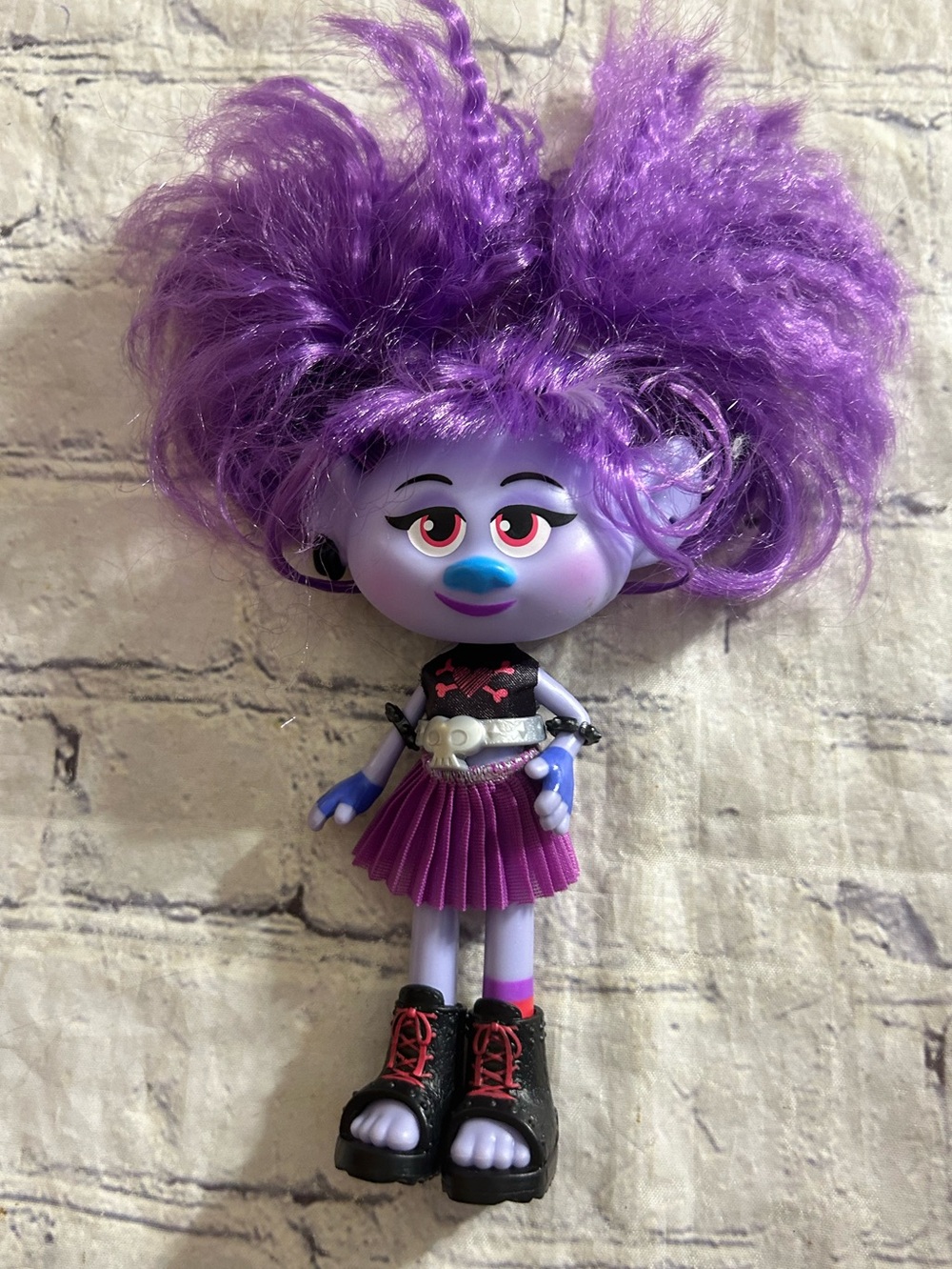 DREAMWORKS TROLLS TOPIA ROCKSTAR VAL FASHION DOLL BY HASBRO SPIKY PURPLE HAIR